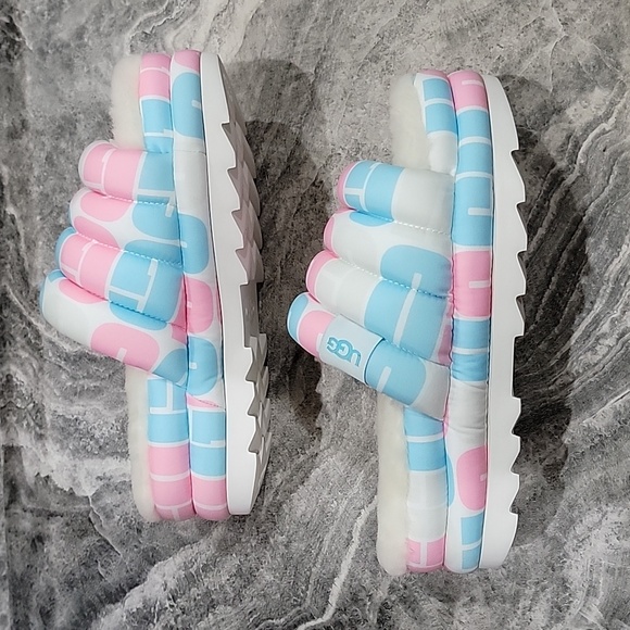 NIB Women's UGG Fuzzy Slides - Picture 4 of 6